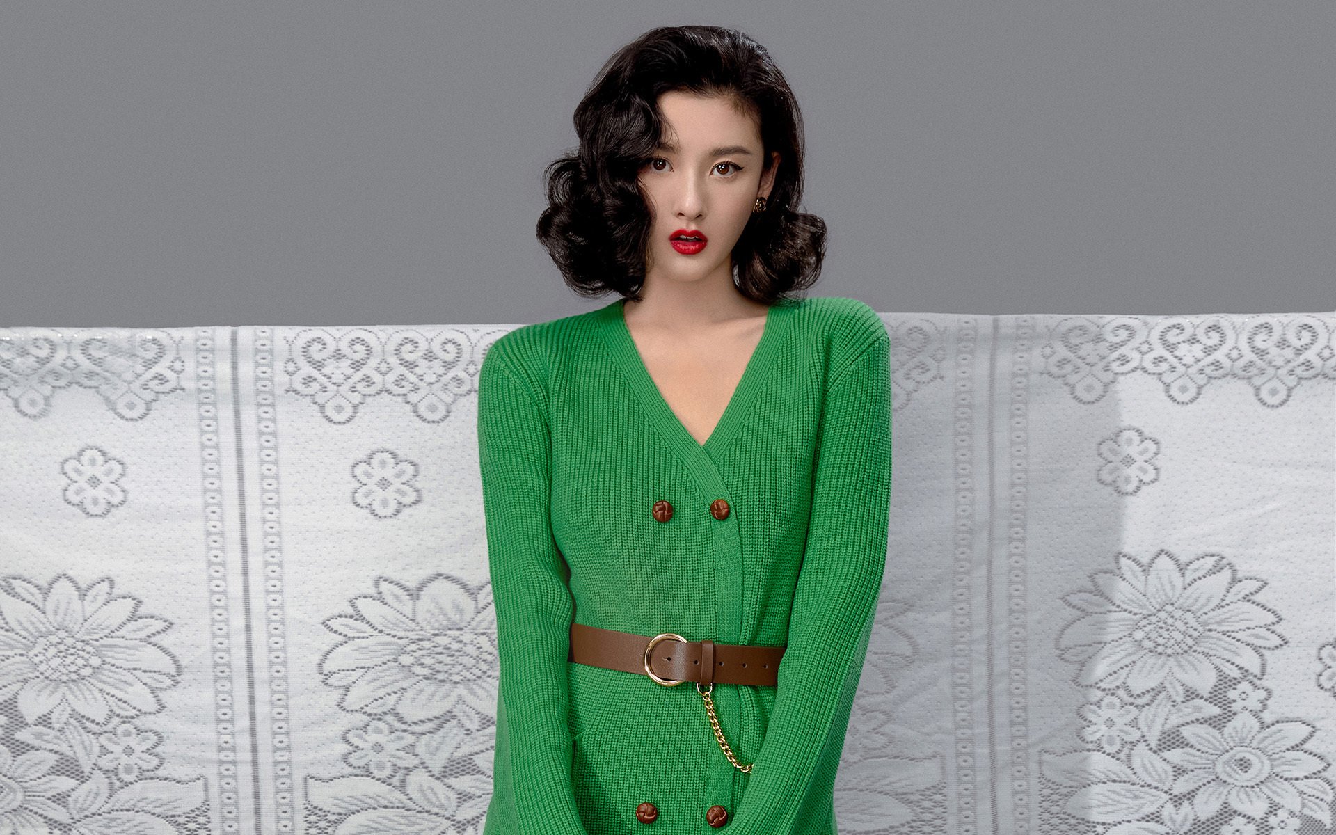 前场球员跑动轨迹是否直接影响中场组织视角,前场球员跑动轨迹是否直接影响中场组织视角